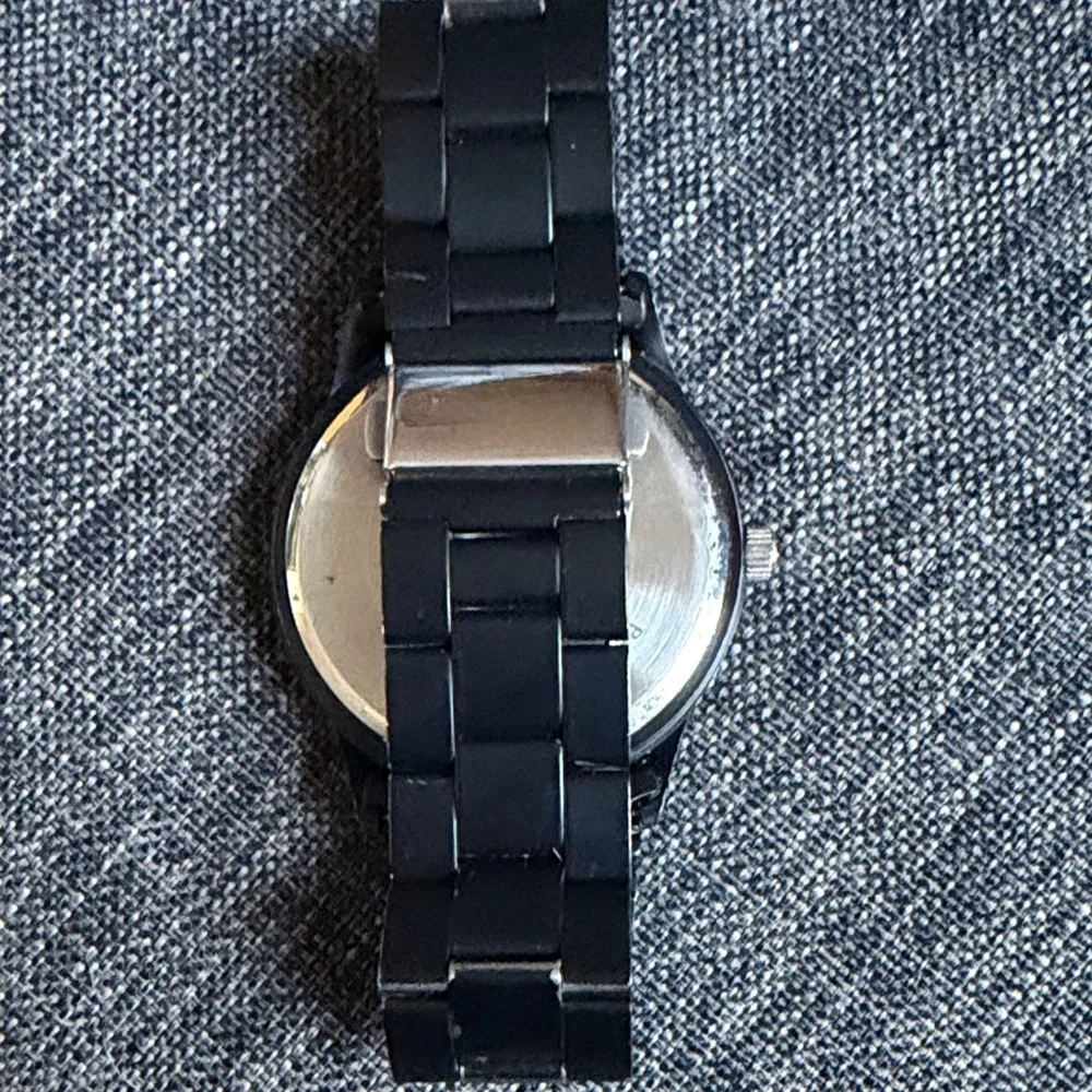 Sleek Black Men's Watch